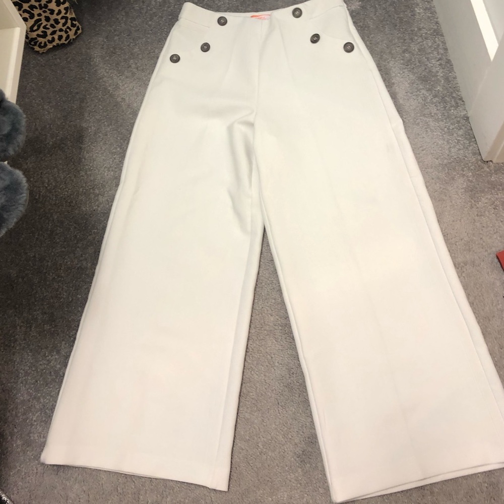 Wide legged white pants